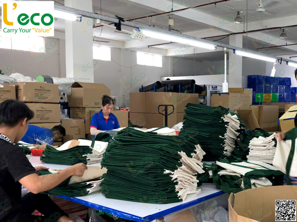 Canvas bag packaging inspection process at L'eco