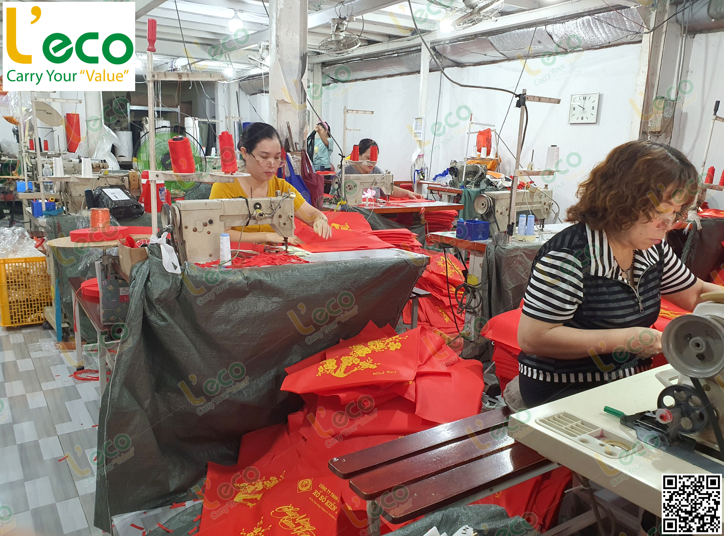 Factory sewing cheap 2024 Tet calendar bags in Ho Chi Minh City
