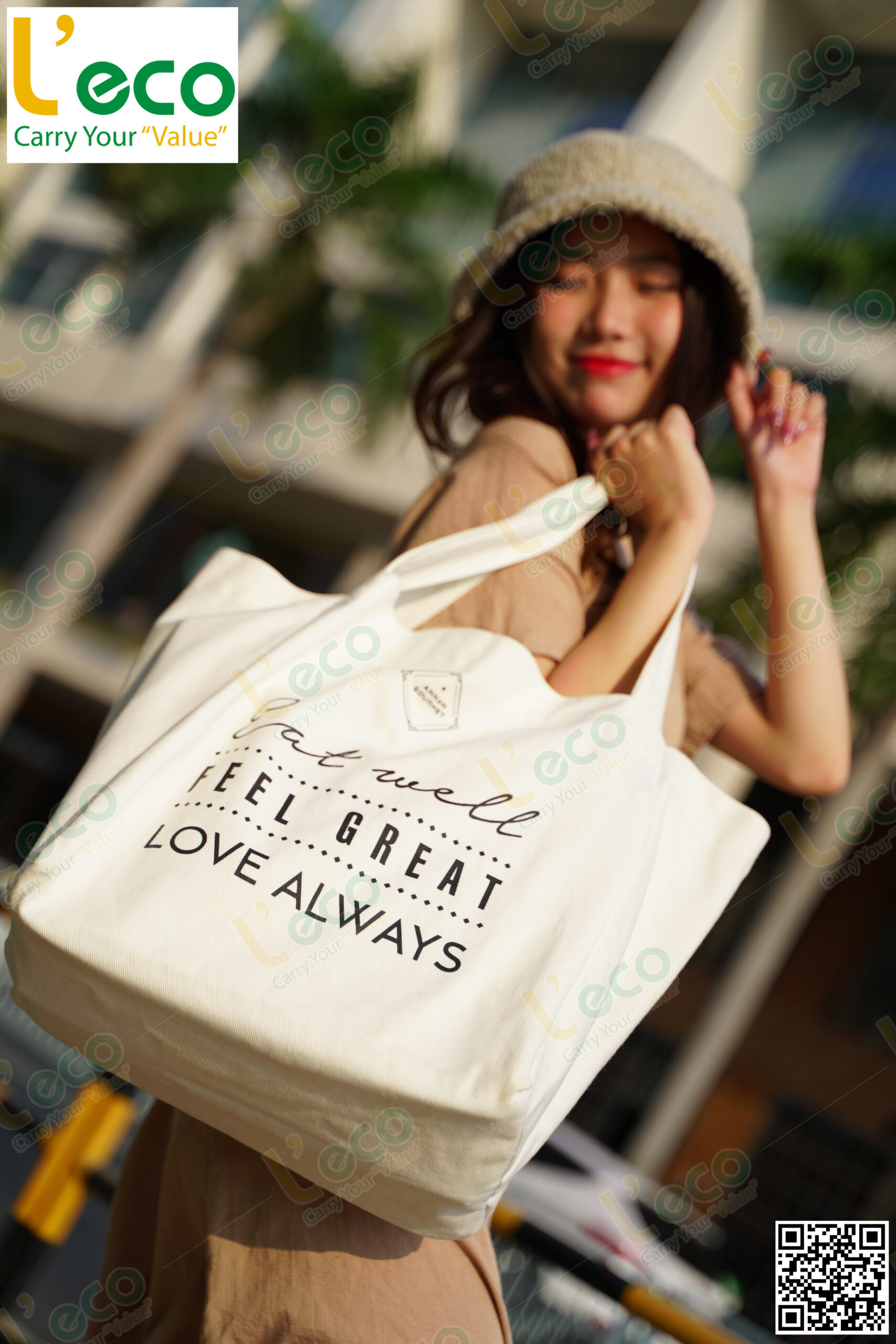 Fashionable canvas bags of all styles with Brand