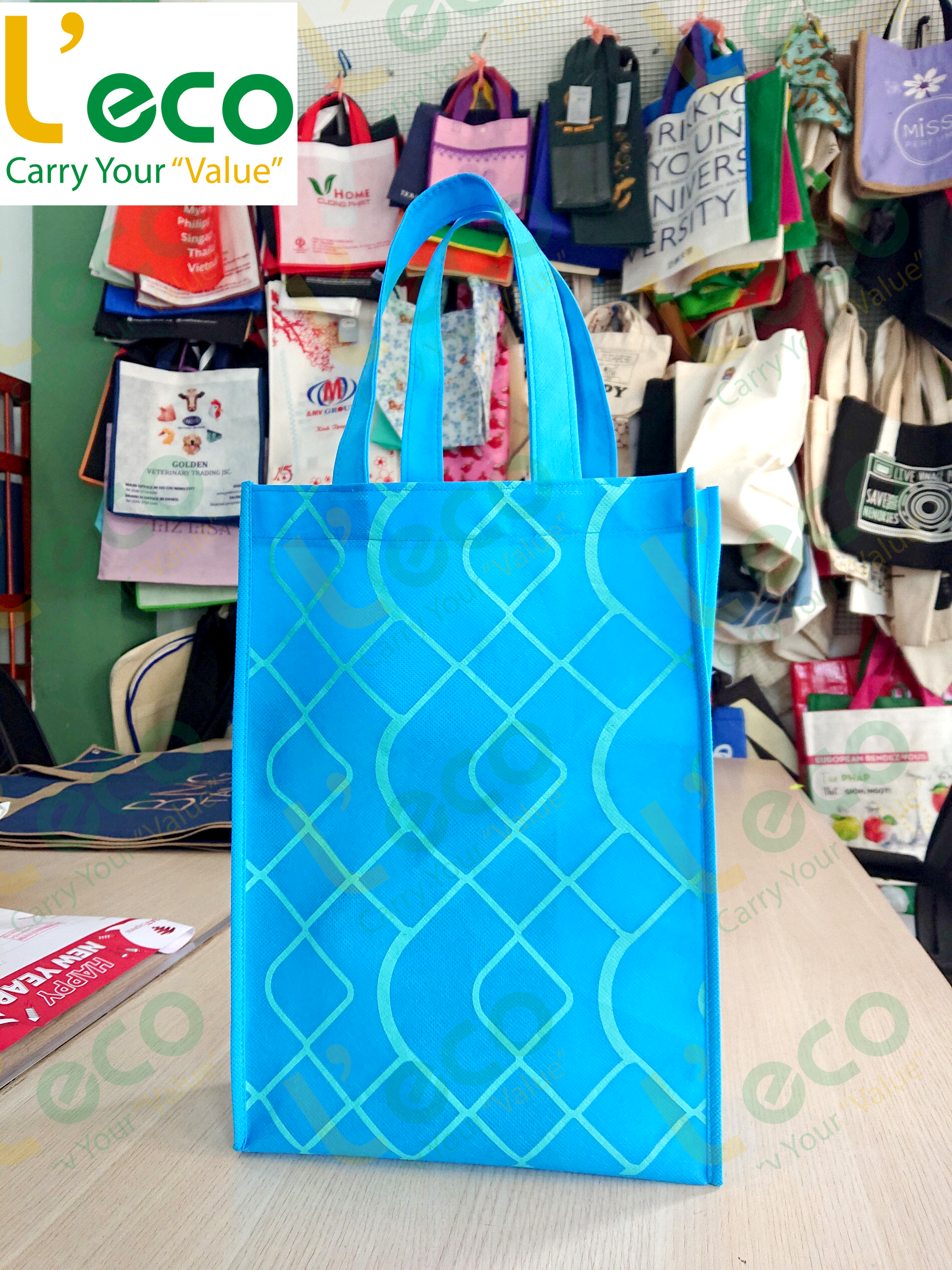 Using non-woven bags connects businesses with customers