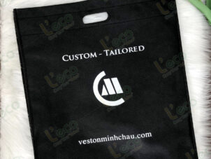 Introduction to Non-Woven Fabric Bags with Oval Handle Holes and Logo Printing as Gifts