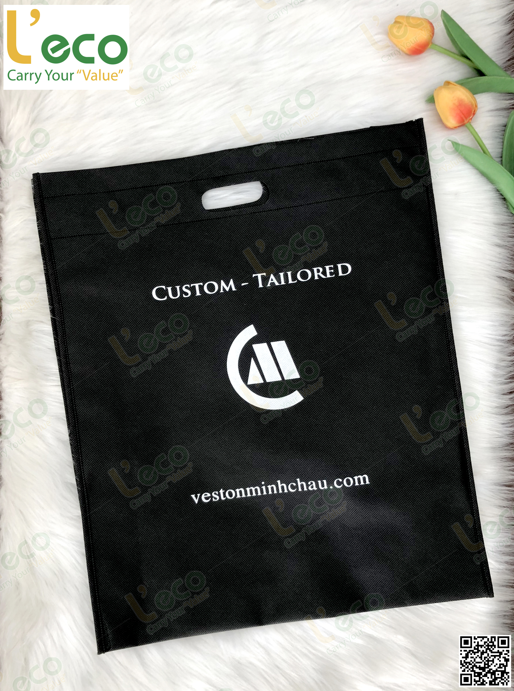 Introduction to Non-Woven Fabric Bags with Oval Handle Holes and Logo Printing as Gifts